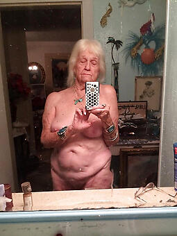 nude older lady selfshot photos