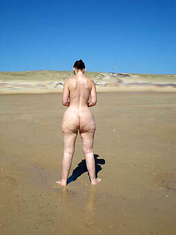 natural ladies on the beach